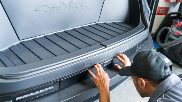 TESLA CYBERTRUCK HD FRONT BUMPER WITH FRONT BULL BAR UP INVINCIBLE 00012_1920