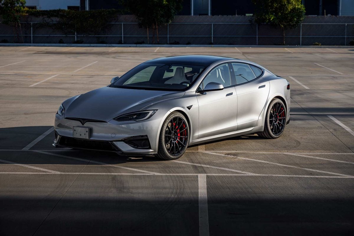 Lunar Silver Tesla Model S Plaid UP Forged Gloss Black UP-03 Wheels