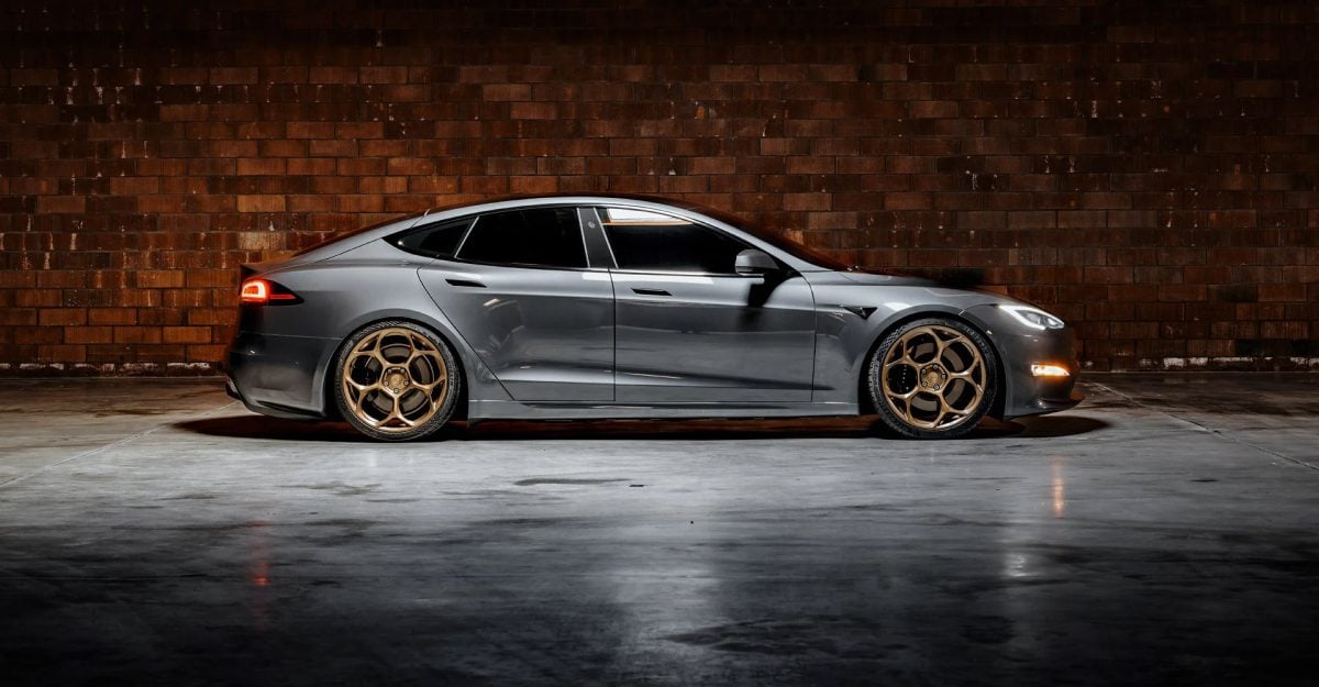 Superlight Aluminum and Titanium Lug Nuts Set For Tesla Vehicles