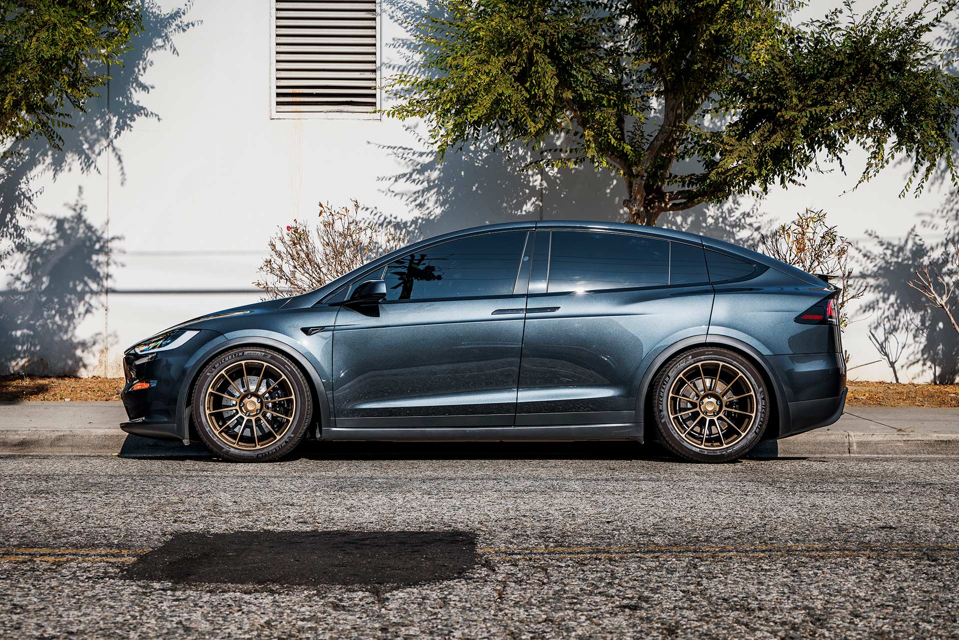 Stealth Grey Model X Long Range: Subtle Upgrades, Big Everyday Impact 2 Tesla Model X Stealth Grey UP Forged UP-03 Satin Bronze Wheels UP Lowering Brackets Big Brake Kit Unplugged Performance 15